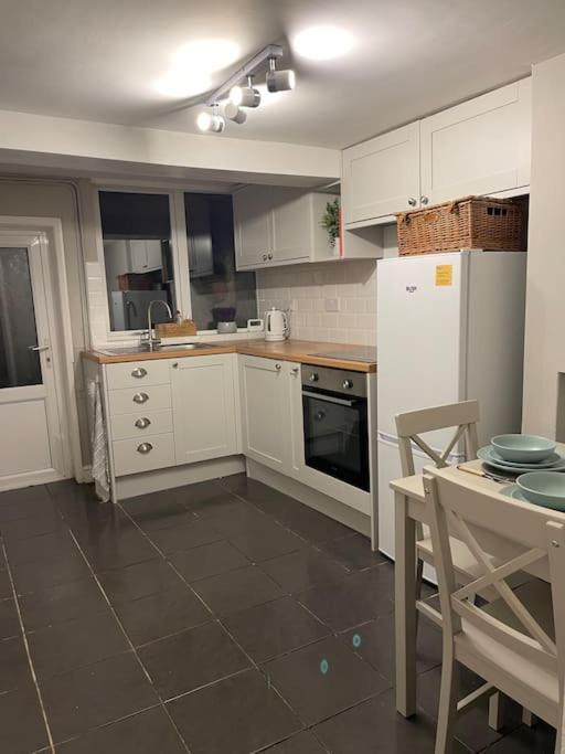 Beautiful, 1 Bedroom *