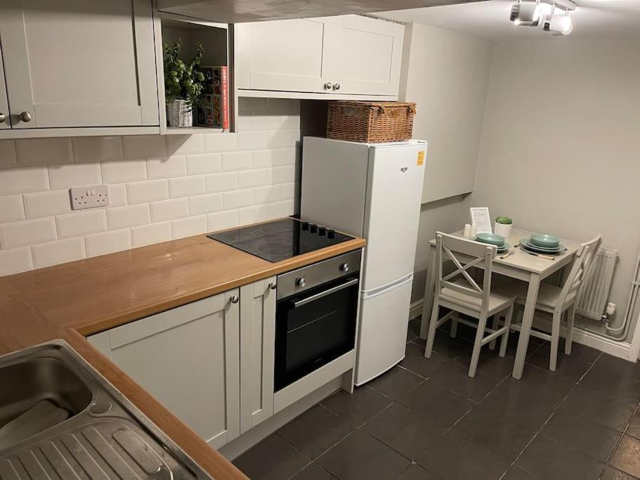 Beautiful, 1 Bedroom * Leicester
