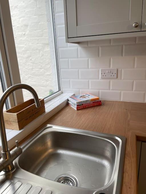 Beautiful, 1 Bedroom *